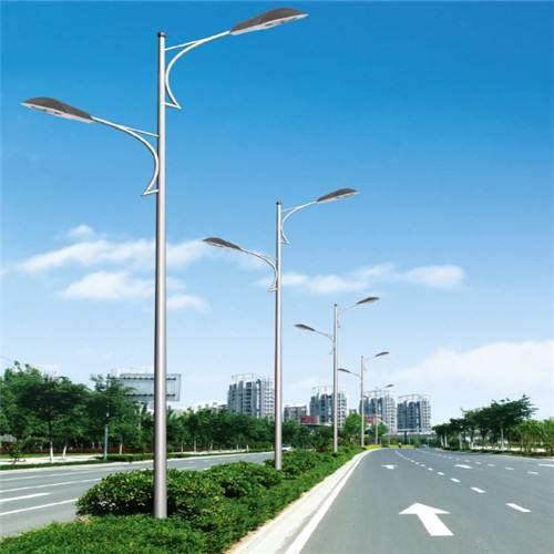 重慶路燈生產廠家  太陽能路燈桿的標準生產技術參數(shù)是